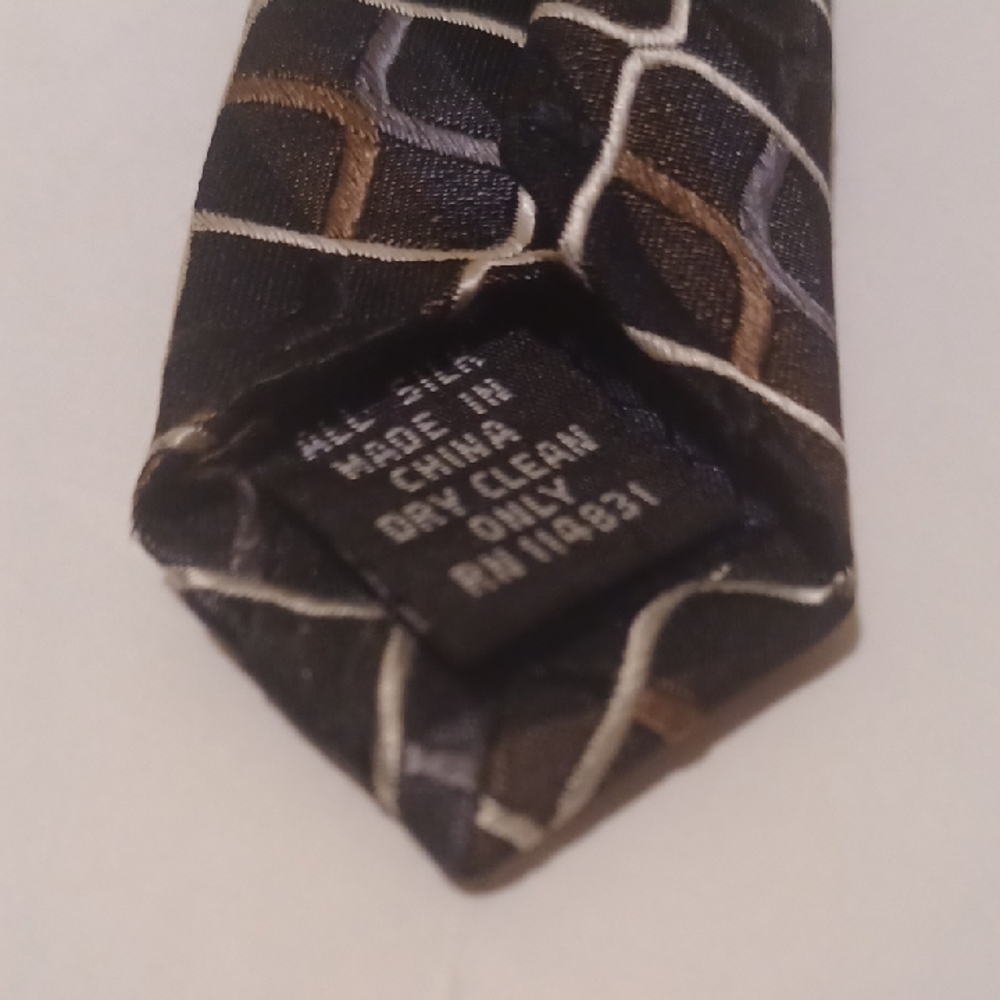 PAUL DIONE Sophisticated Black and Brown Geometric100% Silk Tie. - Picture 8 of 9